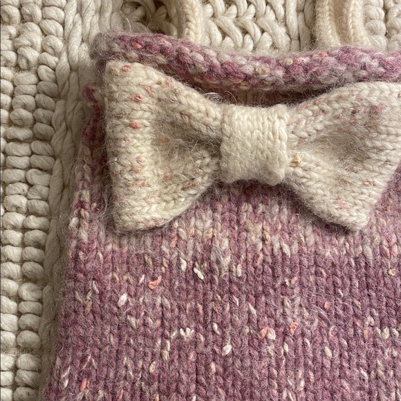 Hand-knit fuzzy tote bag - Picture 3 of 9